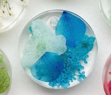 Flower Tag - Medium blue flowers