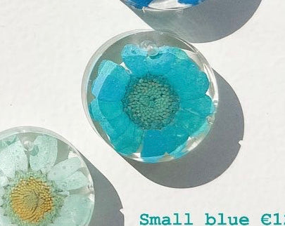 Small blue daisy Custom Tag - Small