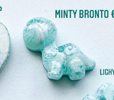 Minty dino bronto Custom Tag - Medium