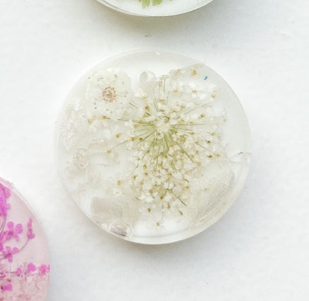 Custom Tag - Medium white flowers